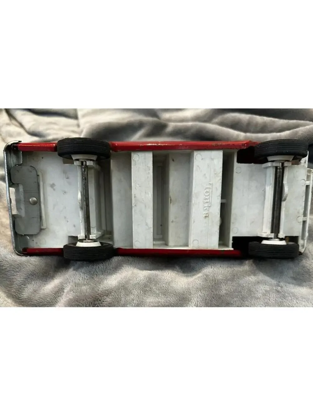 Vintage 1960's Tonka Red Jeep Wagoneer Pressed Steel Toy Truck 9